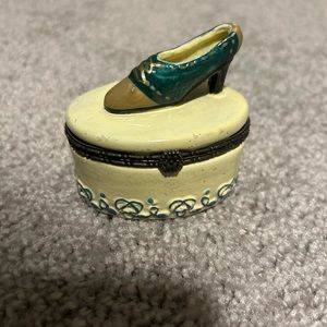 Alco Industries Vtg. Ceramic 3D Hinged Trinket Box 2 1/2" Green & Tan Shoe